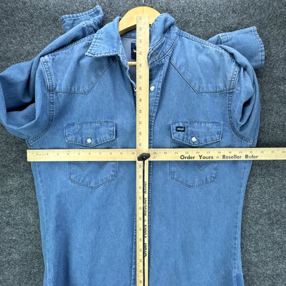 Wrangler Pearl Snap Denim Shirt Mens Medium Blue Western Cowboy Rodeo Raw Hem - Picture 12 of 16